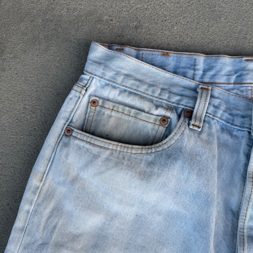 Vintage Levi's 501 Light Wash Button Fly Straight Leg Jeans Made in USA 34x32 - Picture 6 of 14